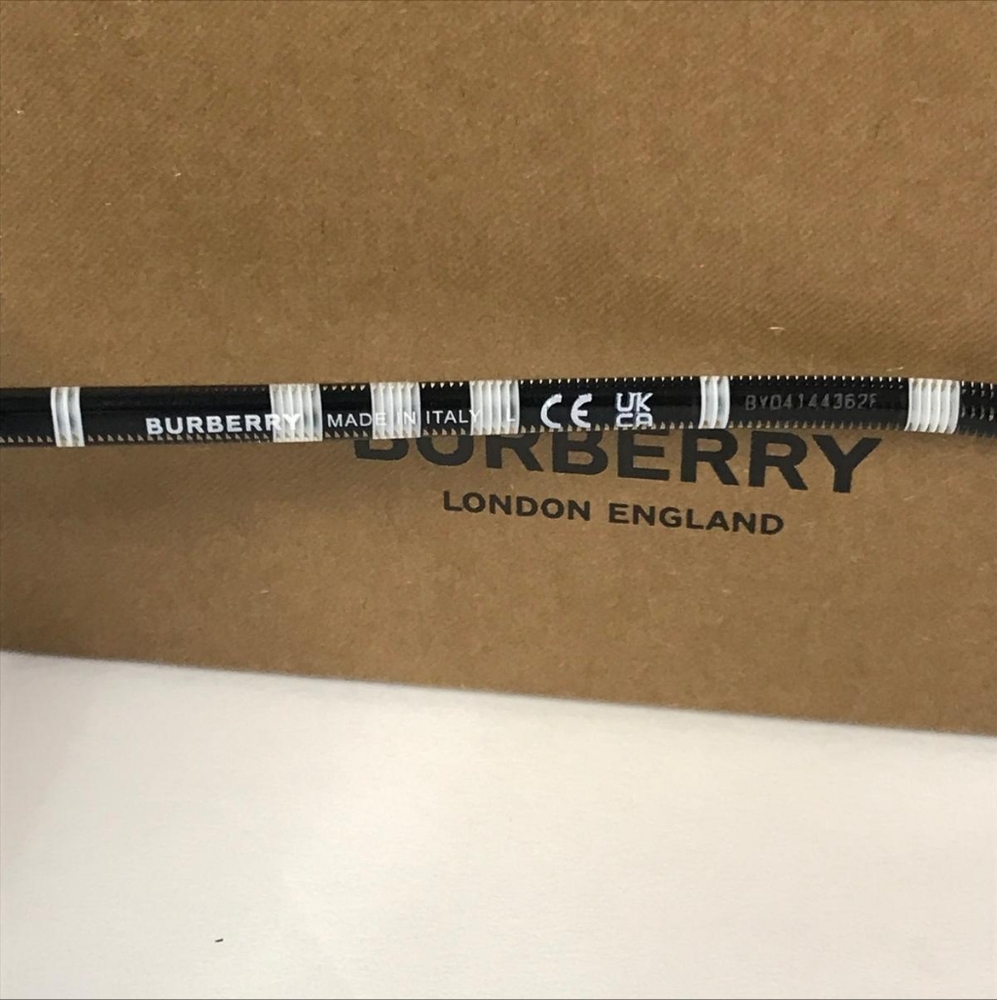 New - Burberry Vanessa Dark Grey Geometric Ladies Sunglasses BE4375F 400487 57. - Picture 16 of 16